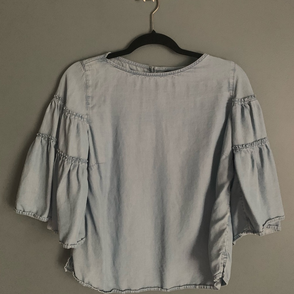J Jill Denim Top with flowy sleeves S petite
